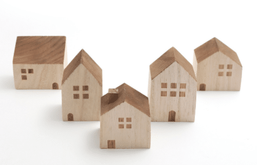 5 maisons en bois miniature