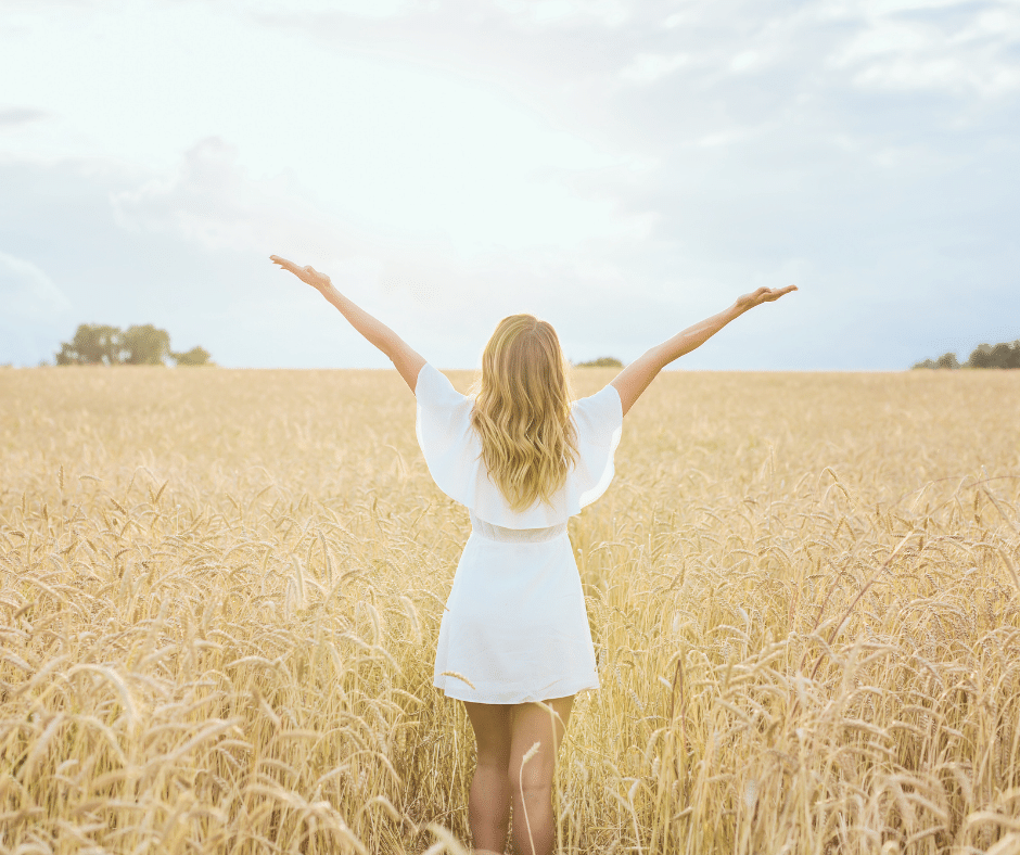 Femme dans un champ