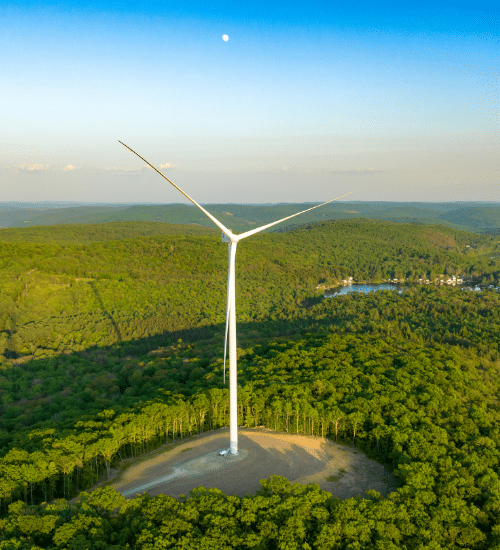 éolienne dans les montagnes