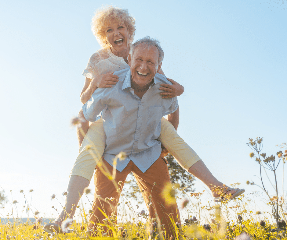 grands parents dans un champ